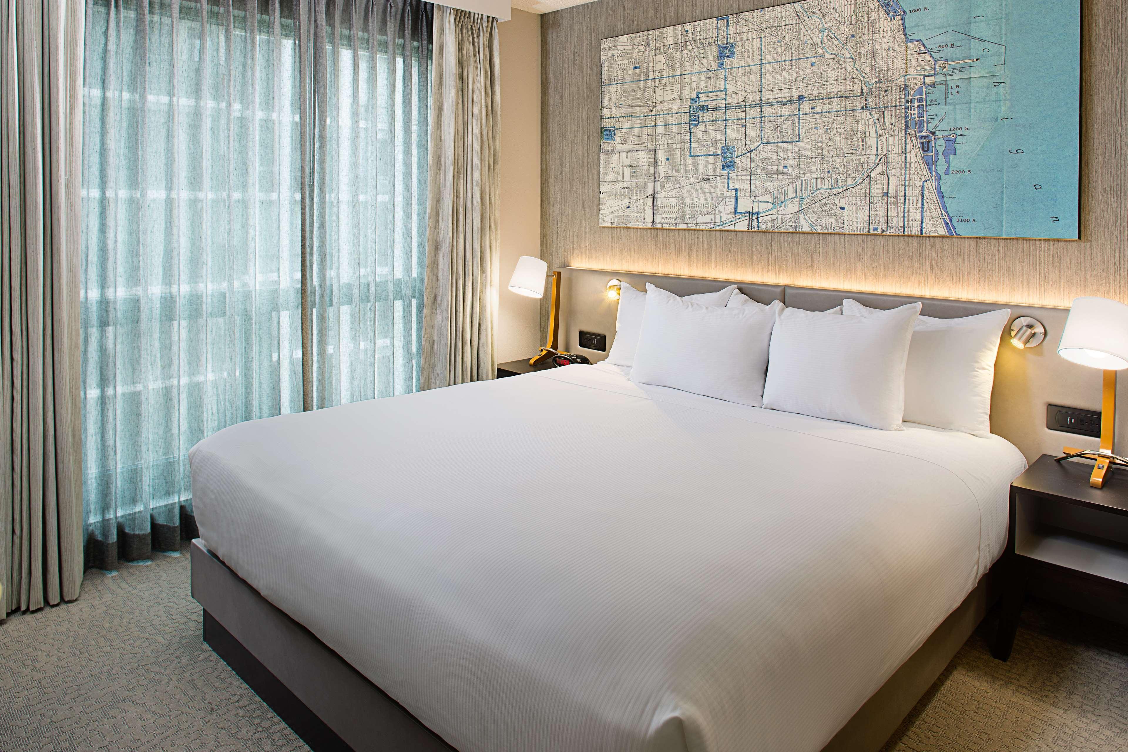 Hilton Chicago Magnificent Mile Suites Экстерьер фото