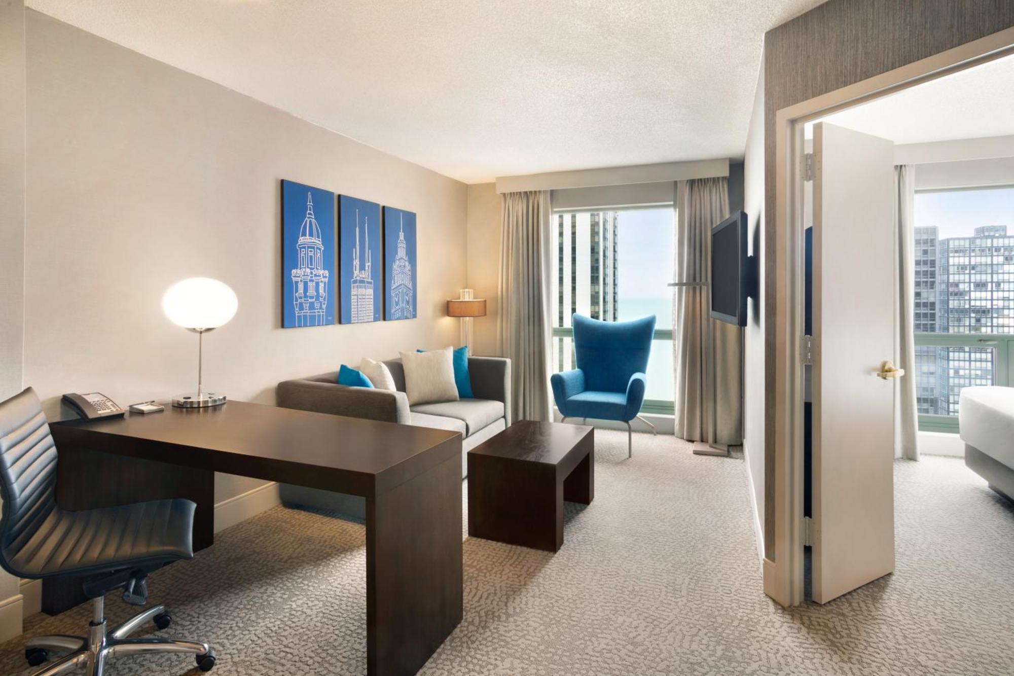 Hilton Chicago Magnificent Mile Suites Экстерьер фото